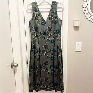 Tristan V-neck Fit & Flare Midi Dress Floral & Faux Lace Print 8 Gray Blue Green